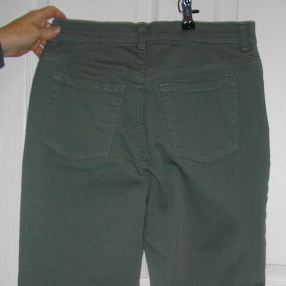 Women's Gloria Vanderbilt sage green jeans, size 10. New. - Picture 3 of 3
